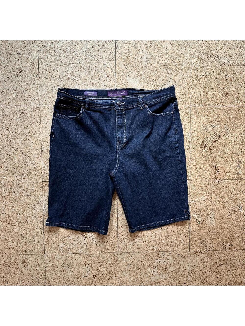 GLORIA VANDERBILT Amanda Bermuda Shorts Women's 16 Dark Wash Denim Flattering